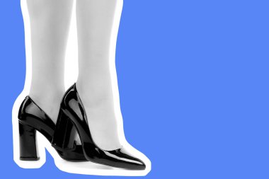 Bayan giysi ayakkabısı. Uzun ince kadın bacakları yüksek topuklu ayakkabı giyiyor. Fotokopi alanı olan moda modeli. Klasik ve günlük kıyafet konsepti. Ayrıntılı yakın çekim stüdyo çekimi. Dergi tarzı moda kolajı