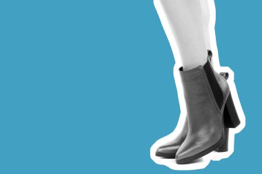 Bayan giysi ayakkabısı. Yüksek topuklu ayakkabı giyen uzun ince kadın bacakları. Fotokopi alanı olan moda modeli. Klasik ve günlük kıyafet konsepti. Ayrıntılı yakın çekim stüdyo çekimi. Dergi tarzı moda kolajı