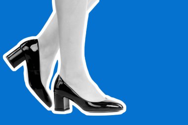 Bayan giysi ayakkabısı. Uzun ince kadın bacakları yüksek topuklu ayakkabı giyer. Fotokopi alanı olan moda modeli. Klasik ve günlük kıyafet konsepti. Ayrıntılı yakın çekim stüdyo çekimi. Dergi tarzı moda kolajı