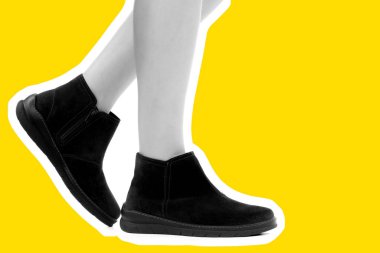 Bayan giysi ayakkabısı. Düşük deri ayakkabılar giyen uzun ince kadın bacağı. Fotokopi alanı olan moda modeli. Klasik ve günlük kıyafet konsepti. Ayrıntılı yakın çekim stüdyo çekimi. Dergi tarzı moda kolajı