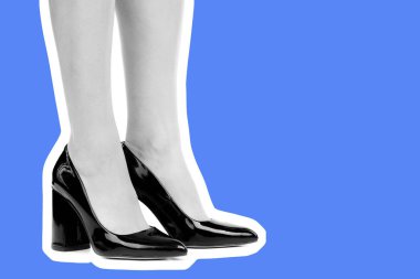 Bayan giysi ayakkabısı. Uzun ince kadın bacakları yüksek topuklu ayakkabı giyiyor. Fotokopi alanı olan moda modeli. Klasik ve günlük kıyafet konsepti. Ayrıntılı yakın çekim stüdyo çekimi. Dergi tarzı moda kolajı