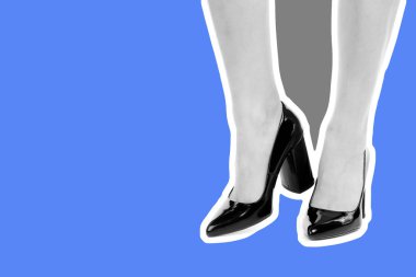 Bayan giysi ayakkabısı. Uzun ince kadın bacakları yüksek topuklu ayakkabı giyer. Fotokopi alanı olan moda modeli. Klasik ve günlük kıyafet konsepti. Ayrıntılı yakın çekim stüdyo çekimi. Dergi tarzı moda kolajı