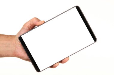 İnsan eli, avucunda boş bir krom ekran olan modern bir akıllı telefonu tutar. Teknoloji ve reklam kavramı. Ayrıntılı yakın çekim stüdyo çekimi soyut beyaz arka planda izole