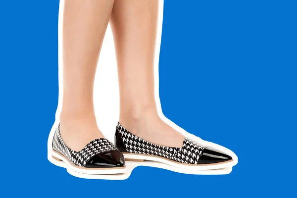 Γυναικεία Παπούτσια Μακριά Λεπτά Γυναικεία Πόδια Χαμηλά Δερμάτινα Παπούτσια Μακέτα — Φωτογραφία Αρχείου