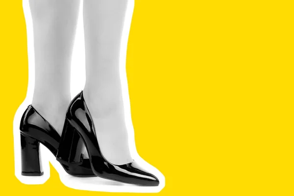 女装鞋袜 穿着高跟鞋的细长女性腿 仿制空间的时尚模型 经典和休闲服装的概念 详细的特写镜头拍摄 杂志风格的时装拼贴 — 图库照片