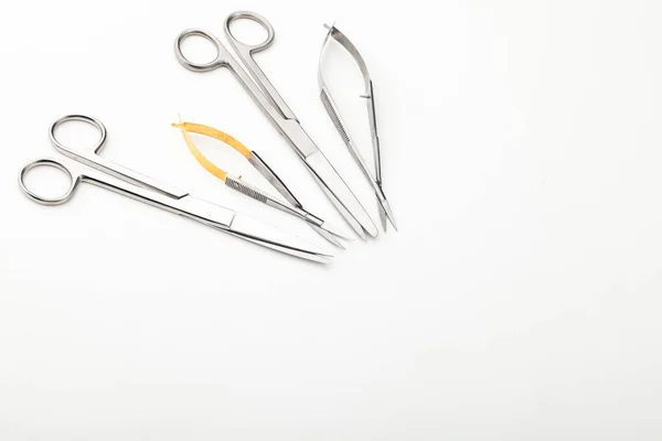 Staalchirurgisch Gereedschap Laboratoriumapparatuur Geïsoleerd Een Witte Achtergrond Professionele Kliniek Instrumenten — Stockfoto