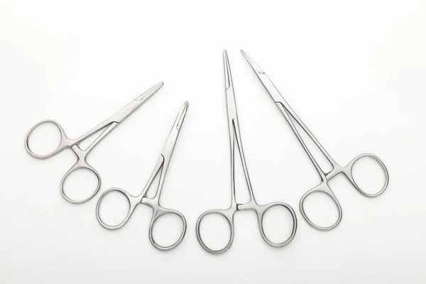 Outils Chirurgicaux Acier Équipements Laboratoire Isolés Sur Fond Blanc Instruments — Photo