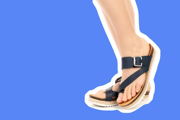 Пані Взуття Довгі Тонкі Жіночі Ноги Носять Шкіряні Сандалі Макет — стокове фото