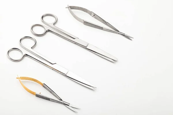 Outils Chirurgicaux Acier Équipements Laboratoire Isolés Sur Fond Blanc Instruments — Photo