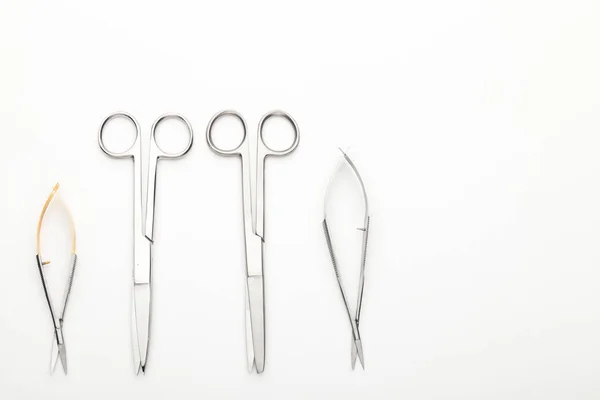 Outils Chirurgicaux Acier Équipements Laboratoire Isolés Sur Fond Blanc Instruments — Photo