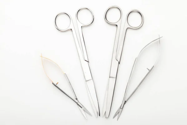 Outils Chirurgicaux Acier Équipements Laboratoire Isolés Sur Fond Blanc Instruments — Photo