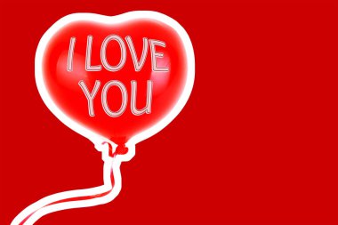 Kırmızı lastik şişme kalp şeklinde balon. Aşk, ilişki, sevgililer günü ve doğum günü kutlaması konsepti. Boş kopya alanı olan dergi tarzı moda kolajı