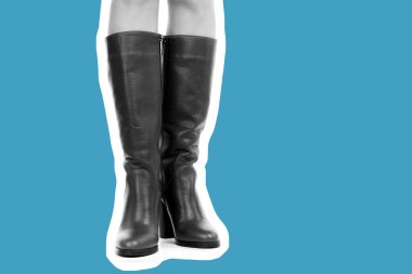 Bayan giysi ayakkabısı. Uzun ince kadın bacakları yüksek topuklu uzun çizme giyer. Fotokopi alanı olan moda modeli. Klasik ve günlük kıyafet konsepti. Ayrıntılı yakın çekim stüdyo çekimi. Dergi tarzı moda kolajı