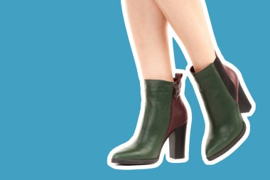 Bayan giysi ayakkabısı. Uzun ince kadın bacakları yüksek topuklu ayakkabı giyer. Fotokopi alanı olan moda modeli. Klasik ve günlük kıyafet konsepti. Ayrıntılı yakın çekim stüdyo çekimi. Dergi tarzı moda kolajı