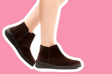 Bayan giysi ayakkabısı. Düşük deri ayakkabılar giyen uzun ince kadın bacakları. Fotokopi alanı olan moda modeli. Klasik ve günlük kıyafet konsepti. Ayrıntılı yakın çekim stüdyo çekimi. Dergi tarzı moda kolajı