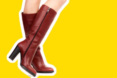 Bayan giysi ayakkabısı. Uzun ince kadın bacakları yüksek topuklu uzun çizme giyer. Fotokopi alanı olan moda modeli. Klasik ve günlük kıyafet konsepti. Ayrıntılı yakın çekim stüdyo çekimi. Dergi tarzı moda kolajı