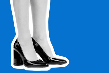 Bayan giysi ayakkabısı. Yüksek topuklu ayakkabı giyen uzun ince kadın bacakları. Fotokopi alanı olan moda modeli. Klasik ve günlük kıyafet konsepti. Ayrıntılı yakın çekim stüdyo çekimi. Dergi tarzı moda kolajı