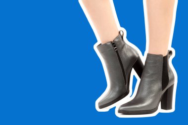 Bayan giysi ayakkabısı. Uzun ince kadın bacakları yüksek topuklu ayakkabı giyer. Fotokopi alanı olan moda modeli. Klasik ve günlük kıyafet konsepti. Ayrıntılı yakın çekim stüdyo çekimi. Dergi tarzı moda kolajı