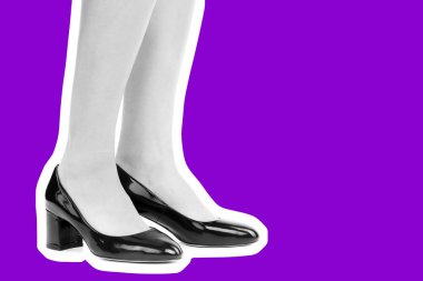 Bayan giysi ayakkabısı. Yüksek topuklu ayakkabı giyen uzun ince kadın bacakları. Fotokopi alanı olan moda modeli. Klasik ve günlük kıyafet konsepti. Ayrıntılı yakın çekim stüdyo çekimi. Dergi tarzı moda kolajı
