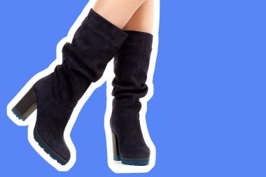 Bayan giysi ayakkabısı. Uzun ince kadın bacakları yüksek topuklu uzun çizme giyer. Fotokopi alanı olan moda modeli. Klasik ve günlük kıyafet konsepti. Ayrıntılı yakın çekim stüdyo çekimi. Dergi tarzı moda kolajı