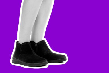 Bayan giysi ayakkabısı. Uzun ince dişinin bacakları düşük deri ayakkabı giyer. Fotokopi alanı olan moda modeli. Klasik ve günlük kıyafet konsepti. Ayrıntılı yakın çekim stüdyo çekimi. Dergi tarzı moda kolajı