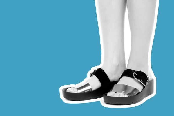 Dames Outfit Schoenen Lange Slanke Vrouwelijke Benen Met Leren Sandalen — Stockfoto