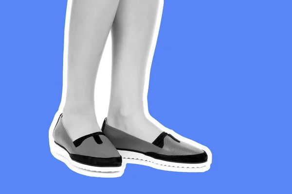 Damenschuhe Lange Schlanke Frauenbeine Mit Niedrigen Lederschuhen Mode Attrappe Mit — Stockfoto