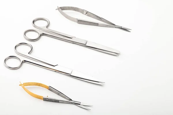 Outils Chirurgicaux Acier Équipements Laboratoire Isolés Sur Fond Blanc Instruments — Photo