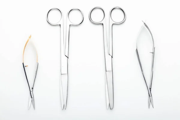 Outils Chirurgicaux Acier Équipements Laboratoire Isolés Sur Fond Blanc Instruments — Photo