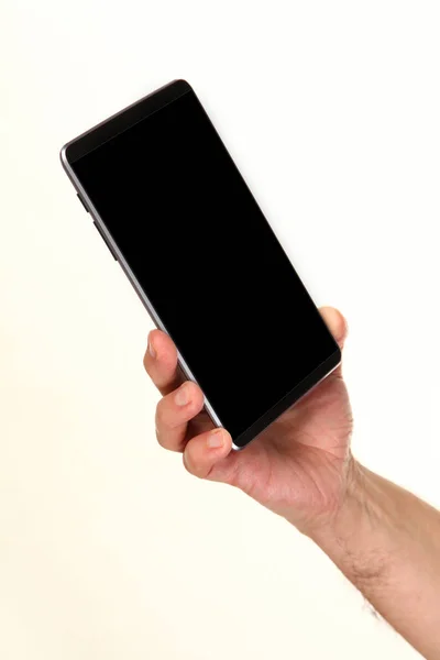 Mão Humana Segura Smartphone Moderno Com Uma Tela Cromada Branco — Fotografia de Stock
