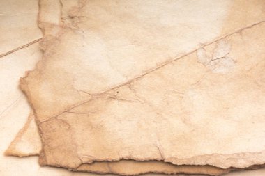 Eski kağıt çarşaf. Toz ve kirli lekelerle dolu boş bir arka plan. Eski ve antika sanat konsepti. Ayrıntılı yakın çekim stüdyo çekimi. Ön manzara. Ayarlanmış