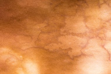 Eski kağıt çarşaf. Toz ve kirli lekelerle dolu boş bir arka plan. Eski ve antika sanat konsepti. Ayrıntılı yakın çekim stüdyo çekimi. Ön manzara. Ayarlanmış