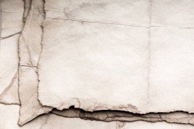 Eski kağıt çarşaf. Toz ve kirli lekelerle dolu boş bir arka plan. Eski ve antika sanat konsepti. Ayrıntılı yakın çekim stüdyo çekimi. Ön manzara. Ayarlanmış