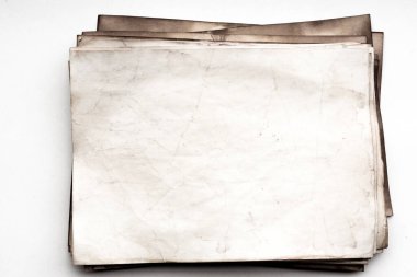 Eski kağıt çarşaf. Toz ve kirli lekelerle dolu boş bir arka plan. Eski ve antika sanat konsepti. Ayrıntılı yakın çekim stüdyo çekimi. Ön manzara. Ayarlanmış