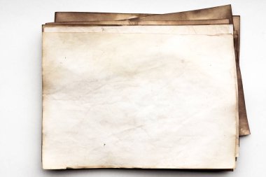 Eski kağıt çarşaf. Toz ve kirli lekelerle dolu boş bir arka plan. Eski ve antika sanat konsepti. Ayrıntılı yakın çekim stüdyo çekimi. Ön manzara. Ayarlanmış