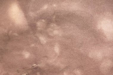 Eski kağıt çarşaf. Toz ve kirli lekelerle dolu boş bir arka plan. Eski ve antika sanat konsepti. Ayrıntılı yakın çekim stüdyo çekimi. Ön manzara. Ayarlanmış