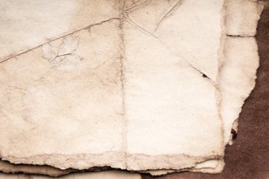 Eski kağıt çarşaf. Toz ve kirli lekelerle dolu boş bir arka plan. Eski ve antika sanat konsepti. Ayrıntılı yakın çekim stüdyo çekimi. Ön manzara. Ayarlanmış