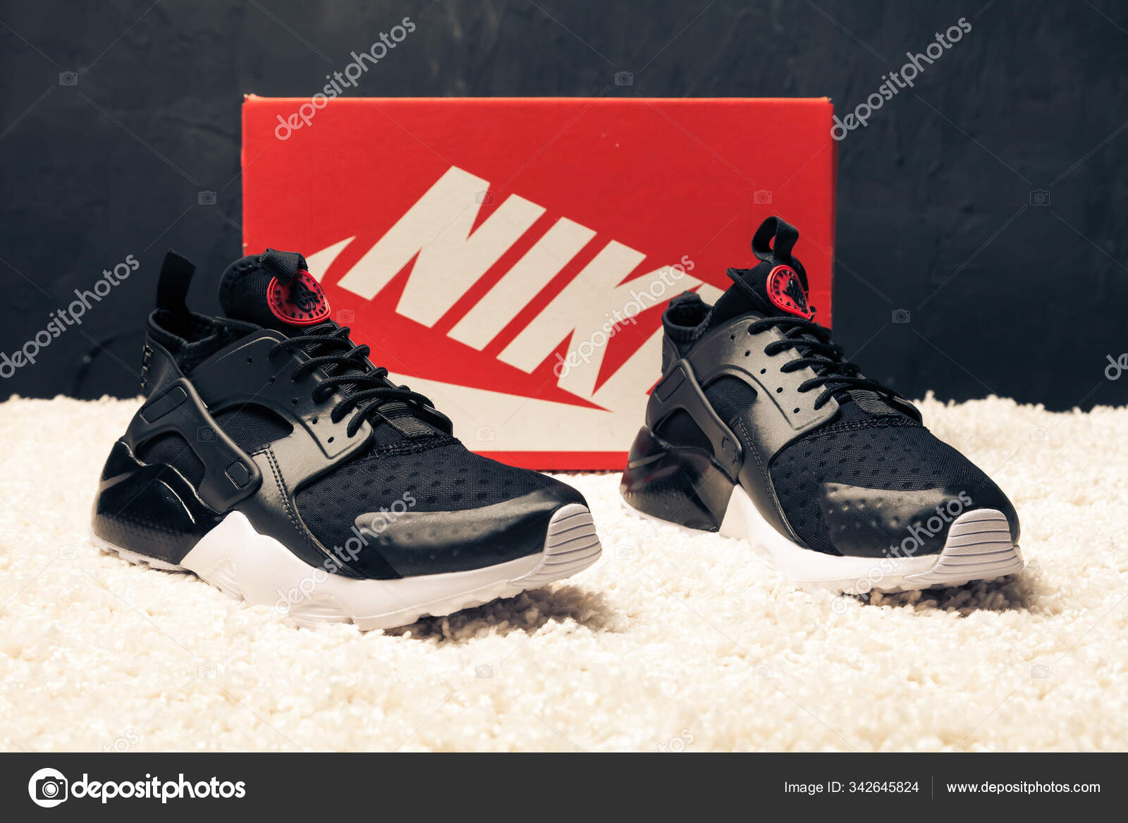 fire gange Ny ankomst boom New Beautiful Colorful Nice Nike Huarache Running Shoes Sneakers Trainers –  Stock Editorial Photo © sozon #342645824