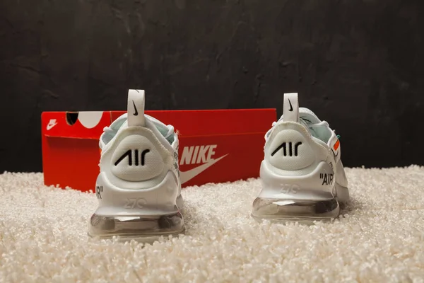 Gyönyörű Színes Szép Nike Air Max Futócipő Tornacipő Tréner Mutatja — Stock Fotó