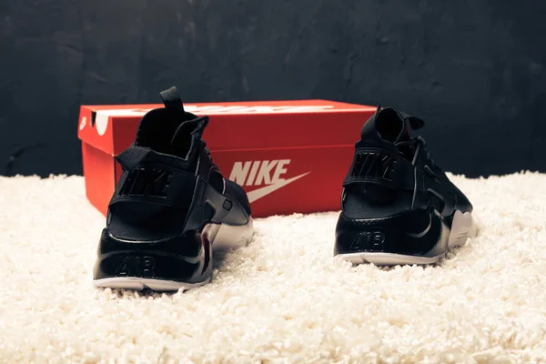 Νέο Όμορφο Πολύχρωμο Και Ωραίο Nike Huarache Αθλητικά Παπούτσια Αθλητικά — Φωτογραφία Αρχείου
