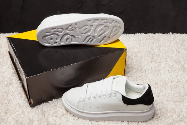 Neue Schöne Bunte Und Schöne Adidas Mcqueen Laufschuhe Turnschuhe Turnschuhe — Stockfoto