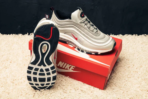 Yeni Renkli Güzel Nike Air Max Koşu Ayakkabıları Spor Ayakkabıları — Stok fotoğraf