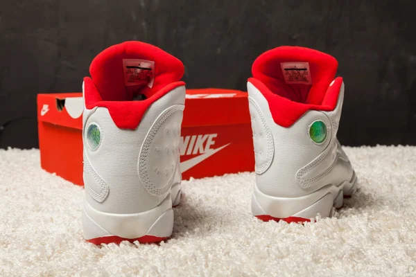 Нові Красиві Кольорові Гарні Кросівки Nike Air Max Показують Логотип — стокове фото