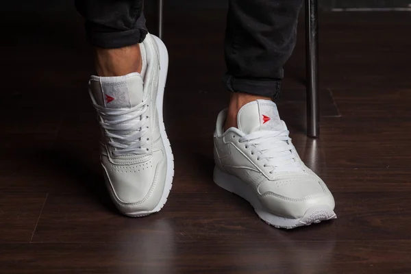 Nya Vackra Färgglada Och Trevliga Reebok Löparskor Sneakers Utbildare Visar — Stockfoto