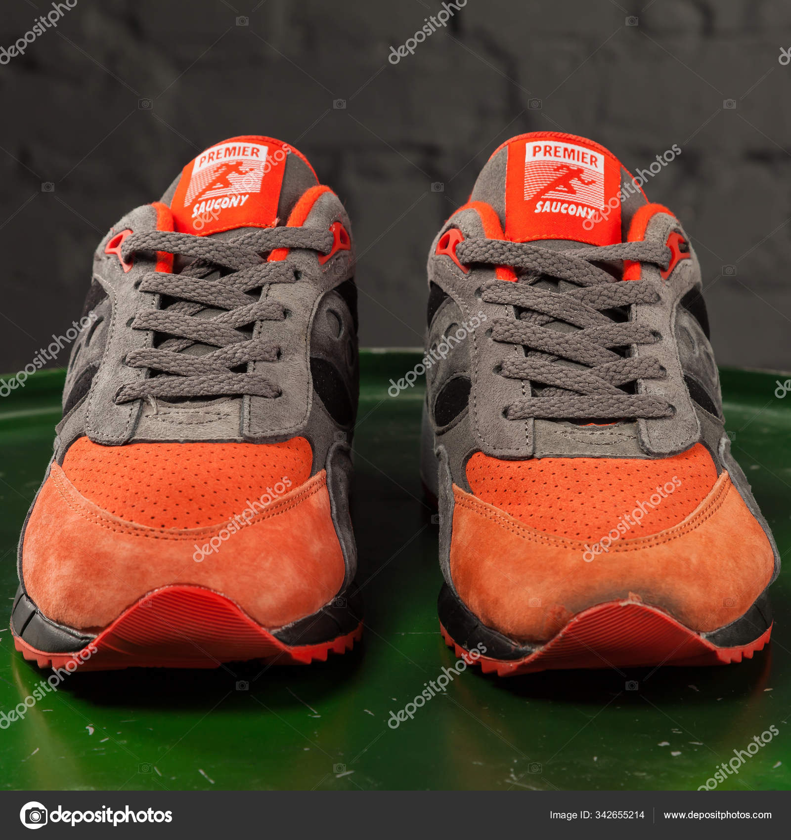 Nuevo Colorido Agradable Saucony Zapatillas Correr Zapatillas Deporte Entrenadores de stock © sozon #342655214