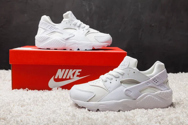 Nové Krásné Barevné Pěkné Běžecké Boty Nike Huarache Tenisky Trenéři — Stock fotografie