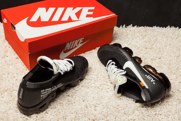 Yeni Renkli Güzel Nike Buhar Max Koşu Ayakkabıları Spor Ayakkabıları — Stok fotoğraf