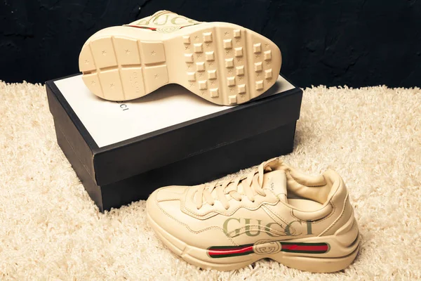 Nouveau Beau Coloré Agréable Chaussures Course Adidas Gucci Baskets Baskets — Photo