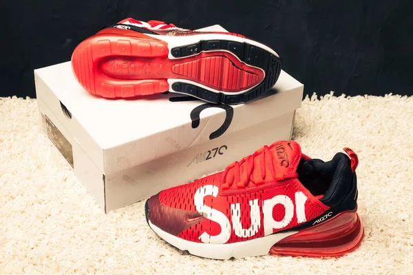 Yeni Renkli Güzel Nike Air Max Koşu Ayakkabıları Spor Ayakkabıları — Stok fotoğraf