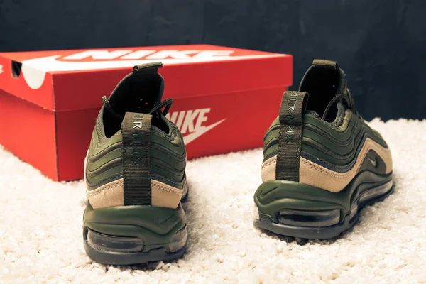 Gyönyörű Színes Szép Nike Air Max Futócipő Tornacipő Tréner Mutatja — Stock Fotó